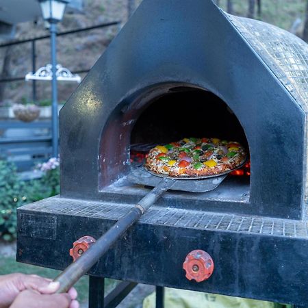Stayvista At Floradale W Jacuzzi & Wood-Fire Pizza กัสซอลี ภายนอก รูปภาพ