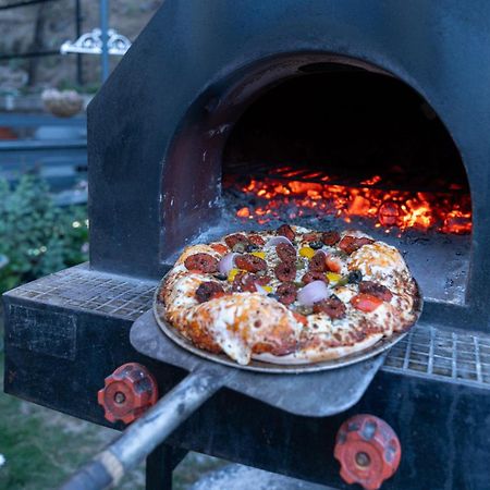 Stayvista At Floradale W Jacuzzi & Wood-Fire Pizza กัสซอลี ภายนอก รูปภาพ