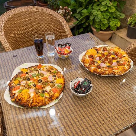 Stayvista At Floradale W Jacuzzi & Wood-Fire Pizza กัสซอลี ภายนอก รูปภาพ