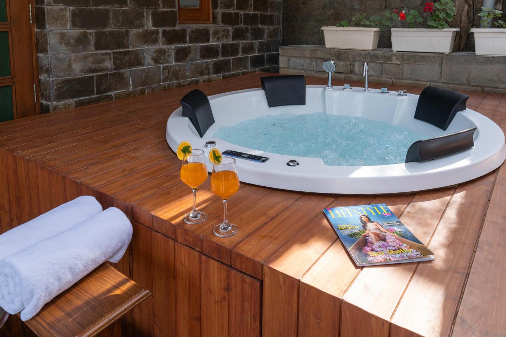 Stayvista At Floradale W Jacuzzi & Wood-Fire Pizza กัสซอลี ภายนอก รูปภาพ
