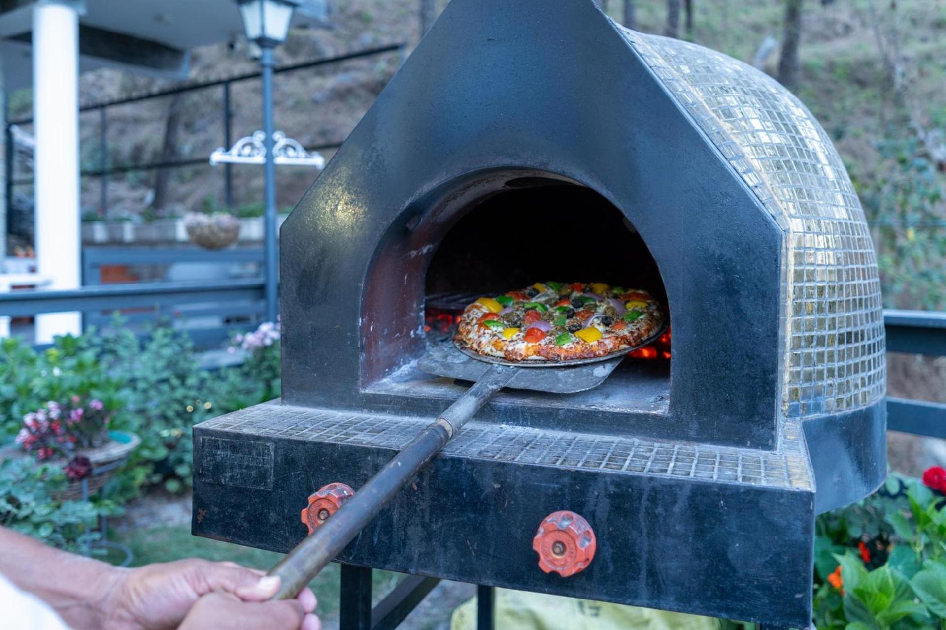 Stayvista At Floradale W Jacuzzi & Wood-Fire Pizza กัสซอลี ภายนอก รูปภาพ