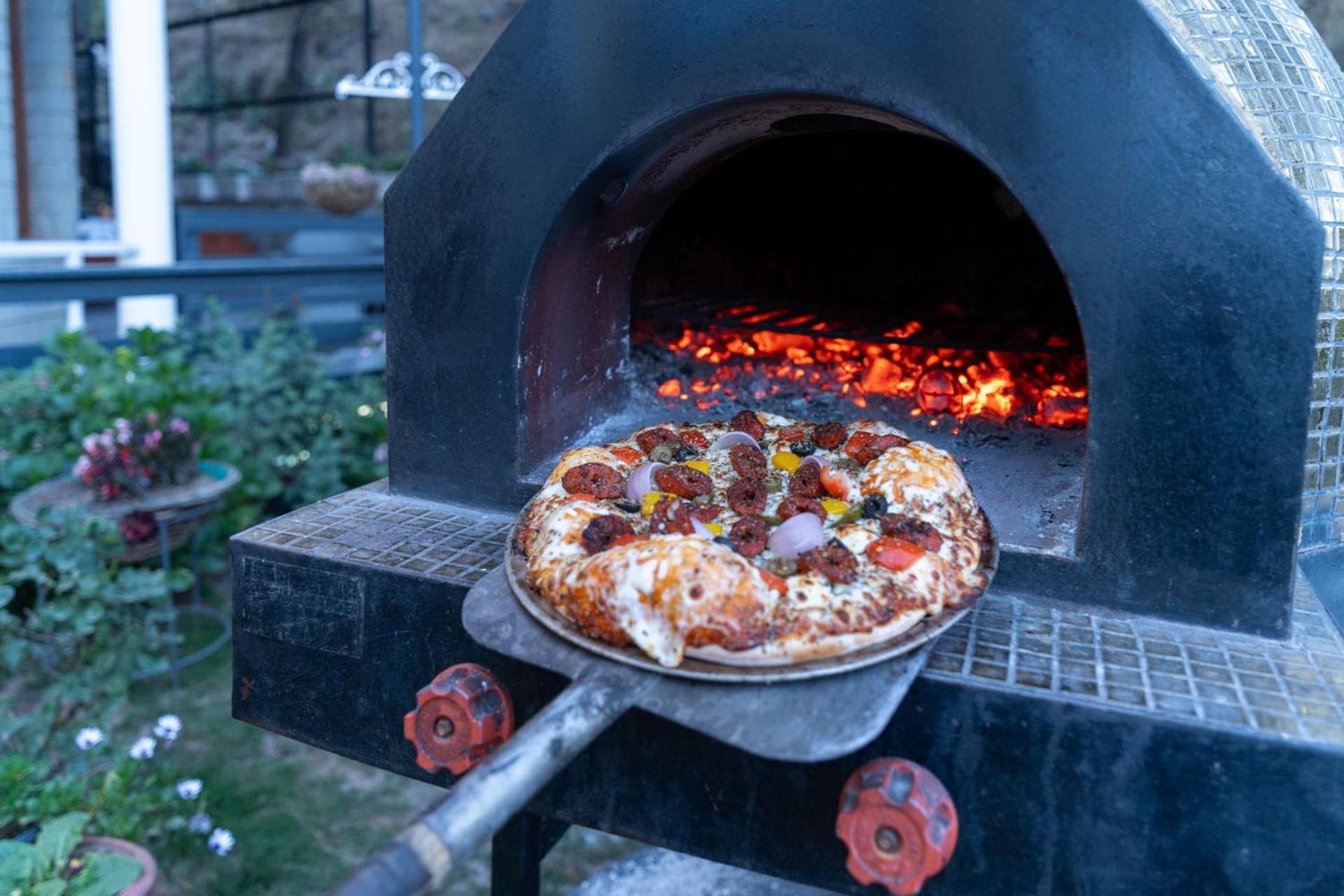 Stayvista At Floradale W Jacuzzi & Wood-Fire Pizza กัสซอลี ภายนอก รูปภาพ
