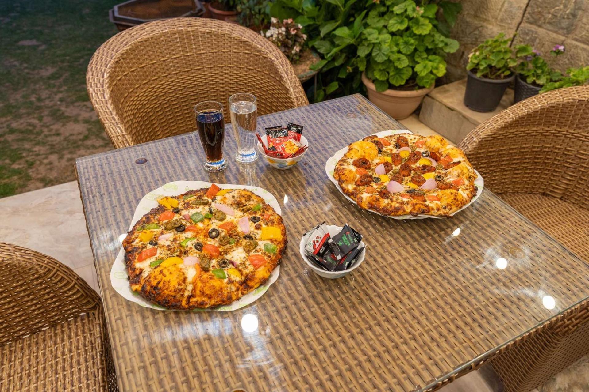 Stayvista At Floradale W Jacuzzi & Wood-Fire Pizza กัสซอลี ภายนอก รูปภาพ